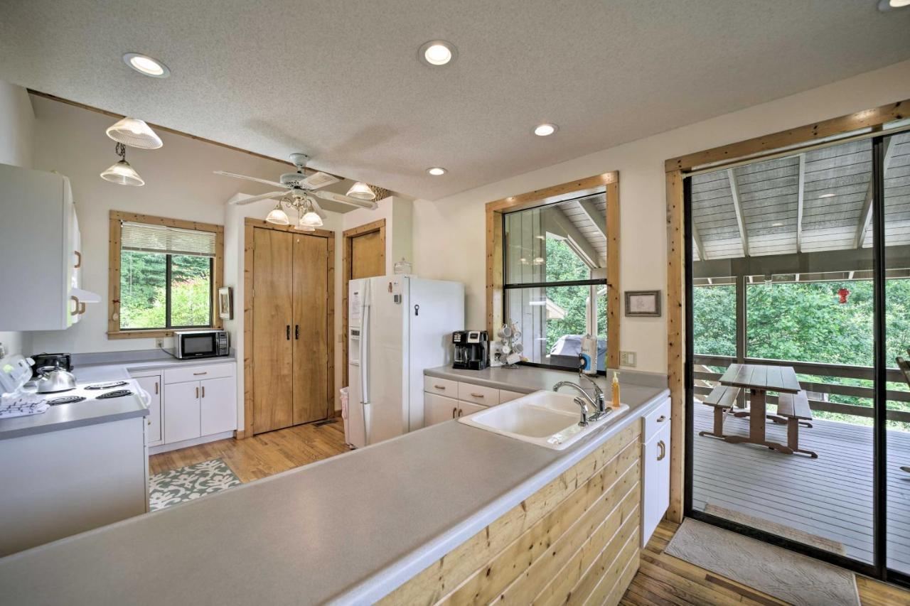 Vibrant Bryson City Home With Mtn Views And Deck! Extérieur photo