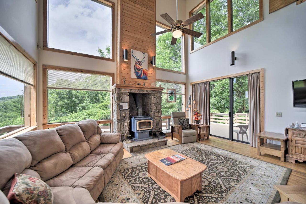 Vibrant Bryson City Home With Mtn Views And Deck! Extérieur photo