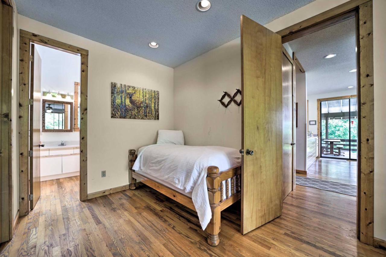 Vibrant Bryson City Home With Mtn Views And Deck! Extérieur photo