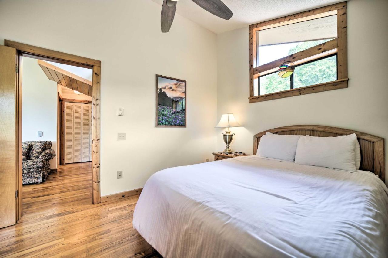 Vibrant Bryson City Home With Mtn Views And Deck! Extérieur photo