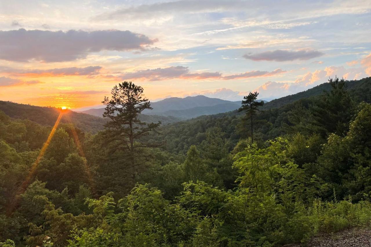 Vibrant Bryson City Home With Mtn Views And Deck! Extérieur photo